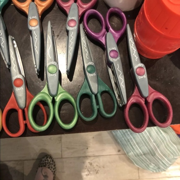 Used 27 Assorted KRAFT EDGERS SCISSORS - Picture 4 of 6